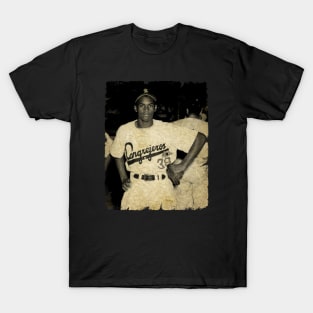 Roberto Clemente in Cangrejeros de Santurce T-Shirt